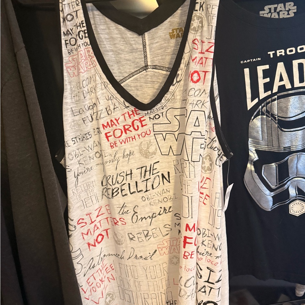 Star Wars White and Red Graphic Tee